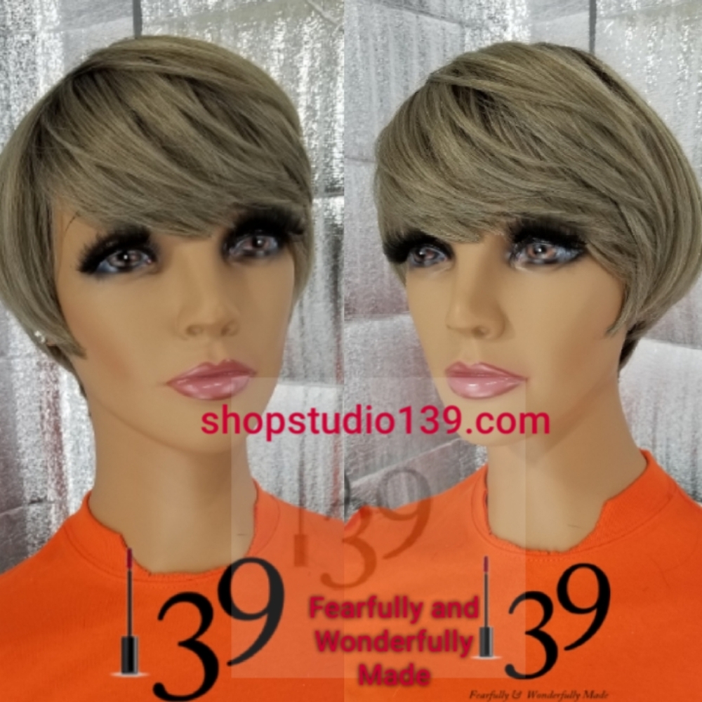 Ash gray bob wig with tapered back
